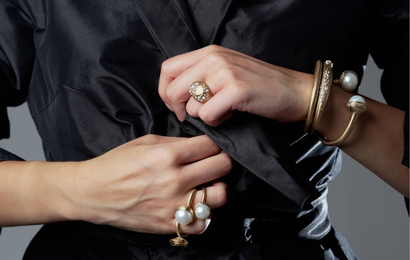 DROP SHINE OVAL CUFF