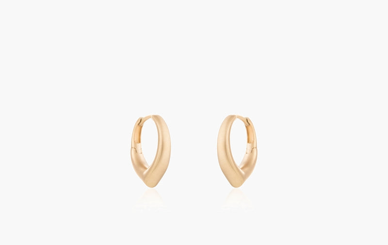 THE ARCH COURAGE BIG HOOP EARRINGS