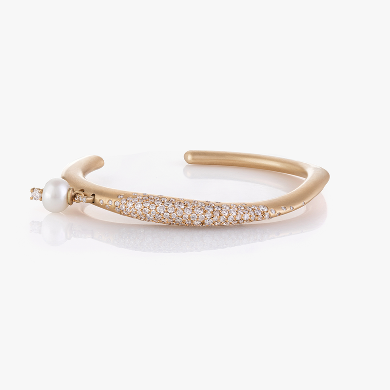 FLOATING JOY SCATTERED CHARM THIN CUFF