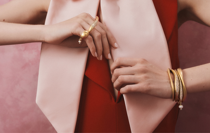 FLOATING JOY SCATTERED CHARM THIN CUFF