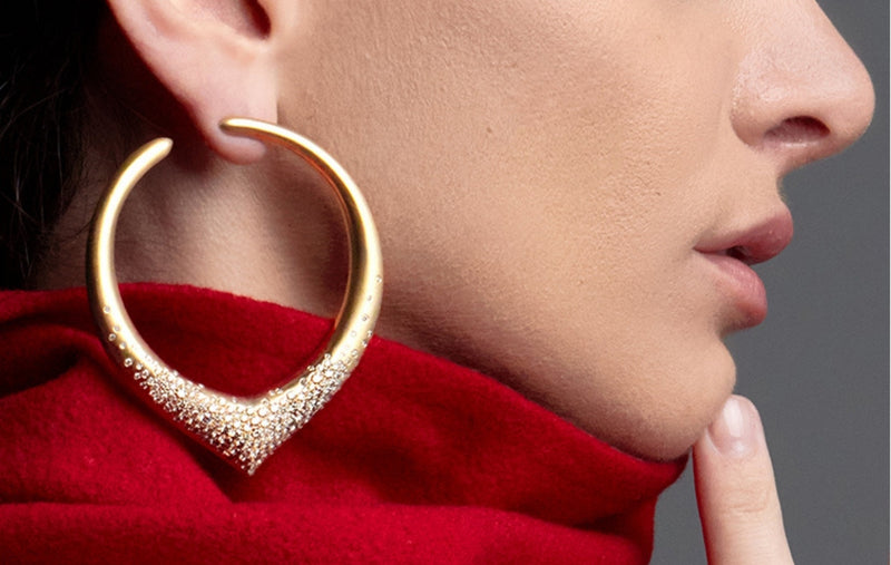 THE ARCH POWER LARGE HOOP EARRING